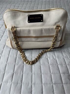Marc Jacobs Off-White Leather Shoulder Bag with Gold Chain Detail
